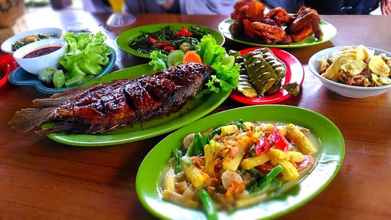 Mencicipi Kuliner Sunda Lezat di RM Riung Panyaungan