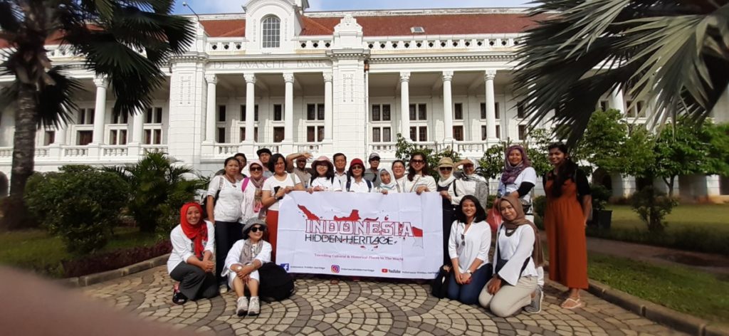 Anggota Indonesia Hidden Herritage berkumpul di Museum Bank Indonesia. 