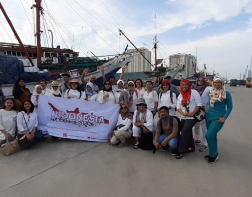 Berfoto di Pelabuhan Sunda Kelapa. (Foto: IHH/Wulan Suheri)