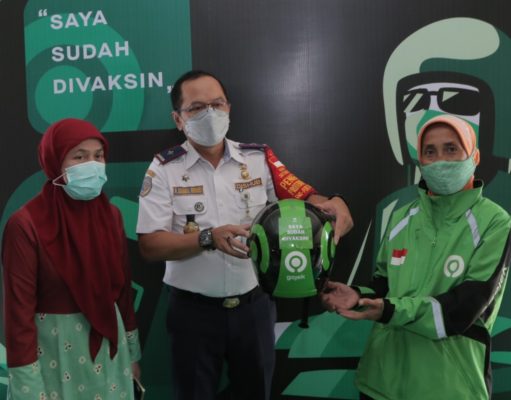 Vaksinasi COVID-19 untuk Mitra Driver Gojek dan Lansia Digelar di Depok Vaksinasi Covid-19