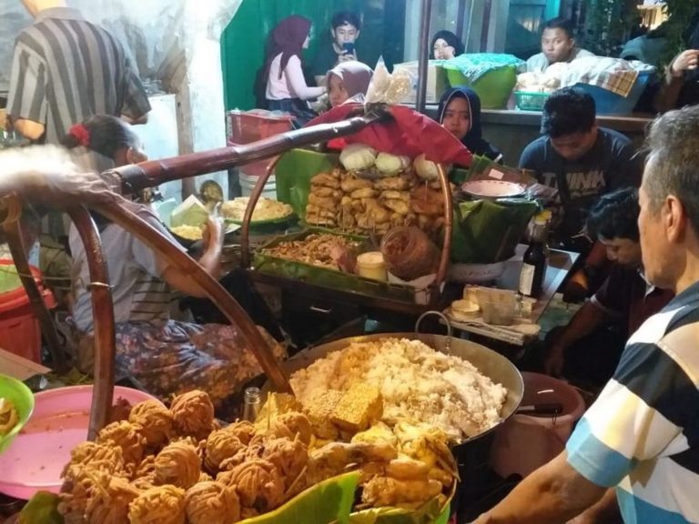 8 Wisata Kuliner Legendaris Kota Malang yang Lezat dan Terjangkau