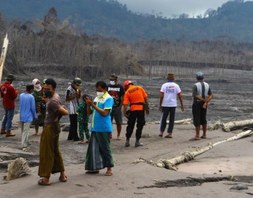 Sungguh Miris, Lokasi Bencana Semeru Dijadikan Objek Wisata Untuk Selfie