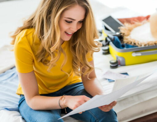 ilustrasi liburan traveling