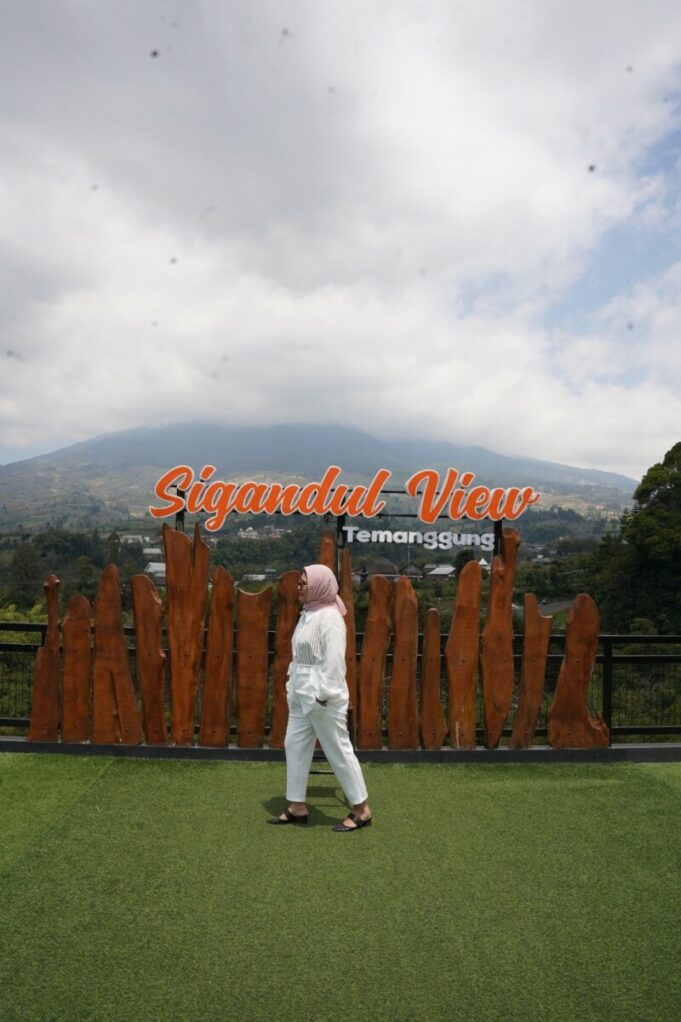 Kafe Sigandul View menyediakan banyak spot foto..(Kredit Foto/Travel Diva)