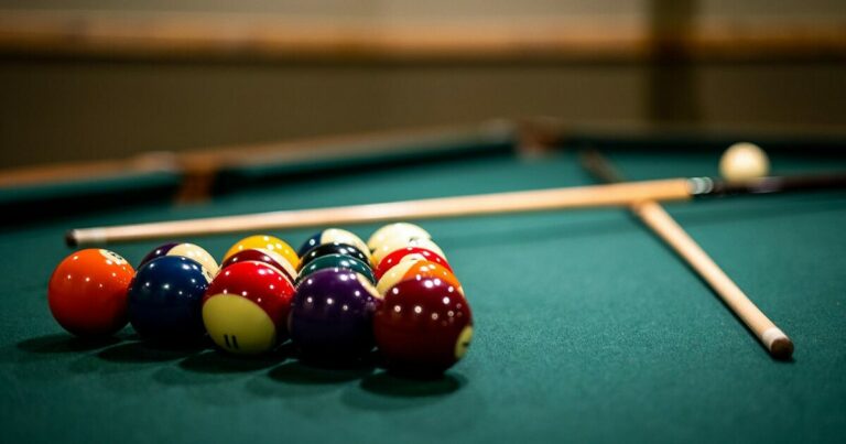 Artha Blackpool Billiard: Tempat Bermain Billiard Tanpa Asap Rokok