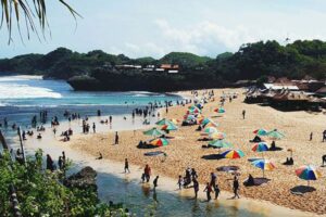 Pantai Drini: Eksotisme Pasir Putih, Tiket Masuk, Akses, dan Lokasi