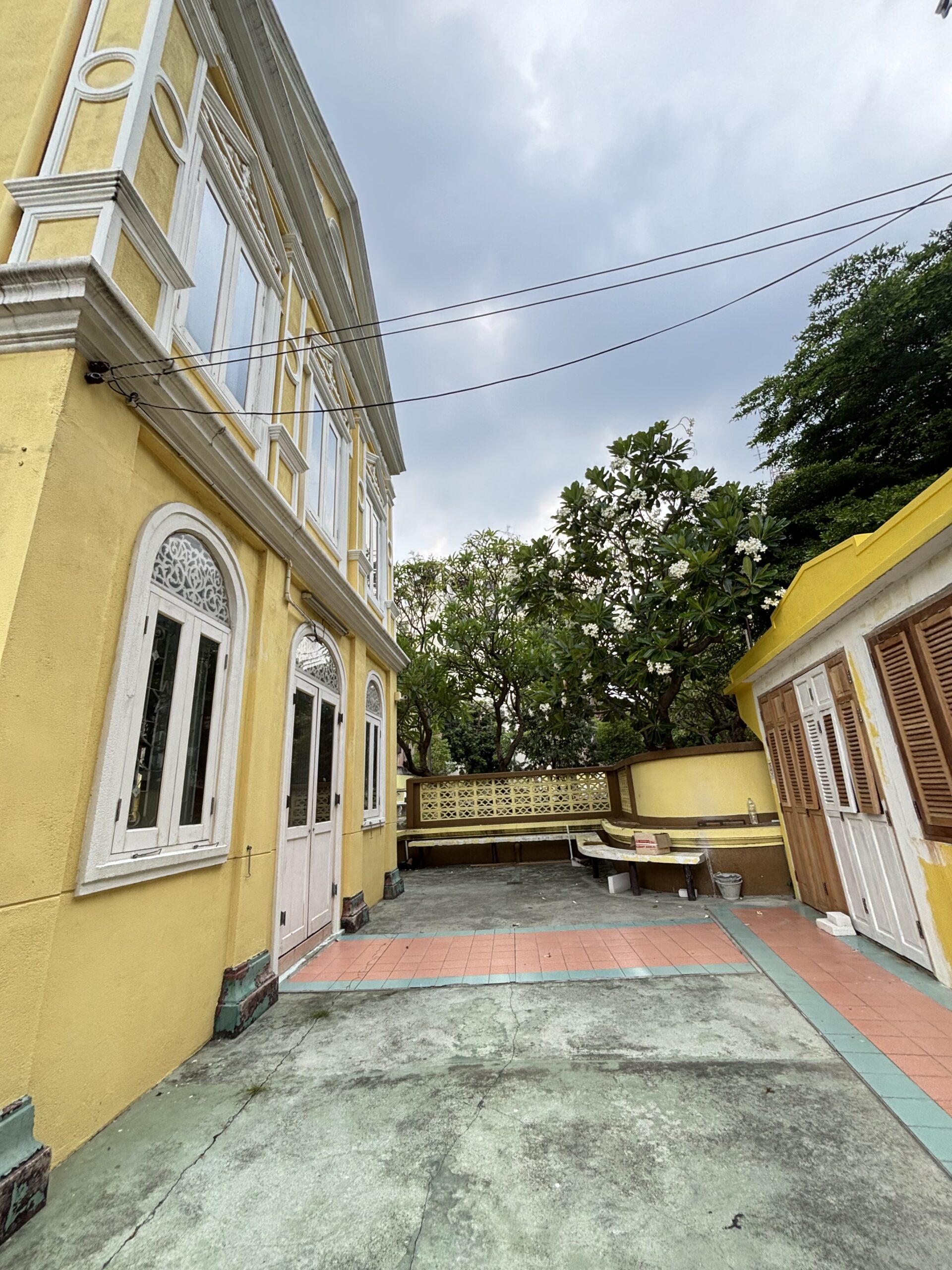 Sisi samping masjid